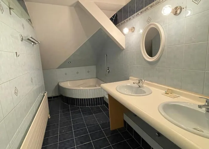 U6 Schoepfwerk Homestay szállás *